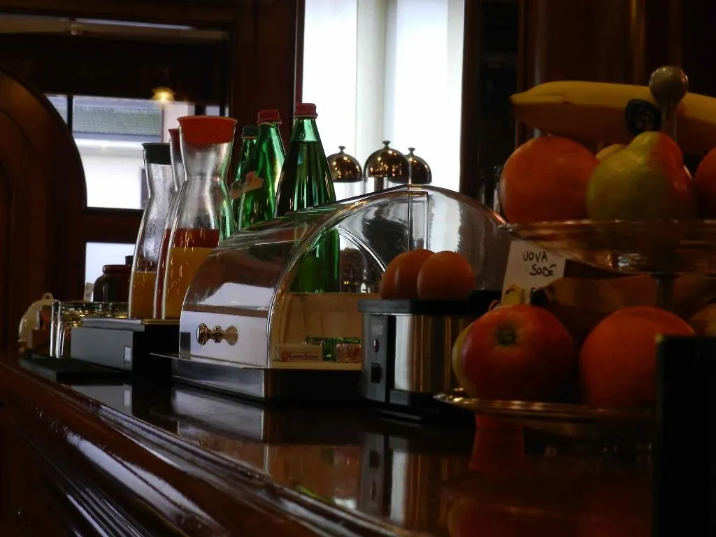 Hotel Italia 스트라델라